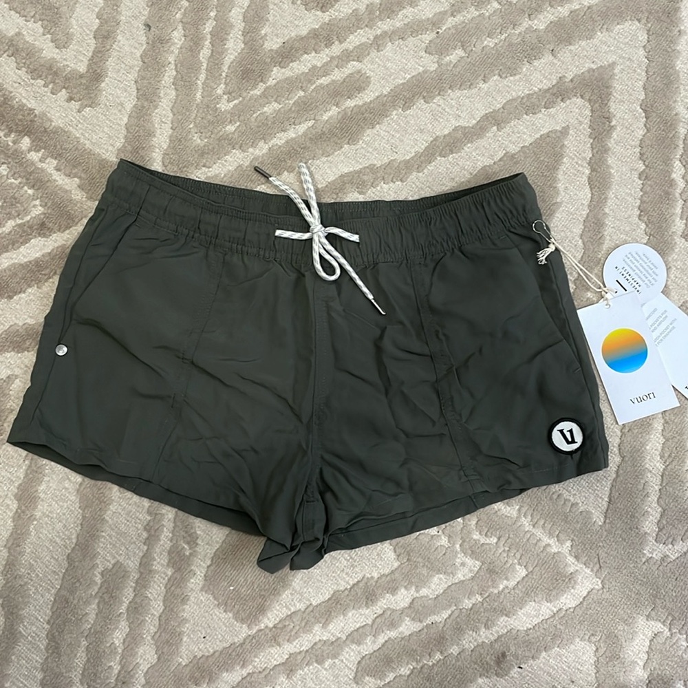 Vuori Sunwashed Shorts in Oregano NWT